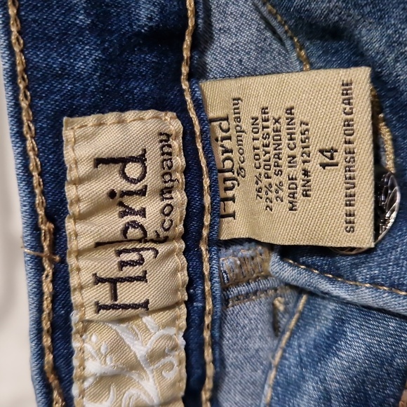 Stretch denim Bermuda shorts - Picture 3 of 5